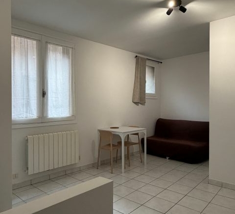 Studio meublé (JJY-2-G1)