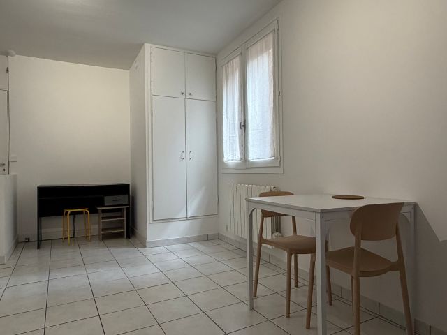 P4 Studio meublé (JJY-2-G1)